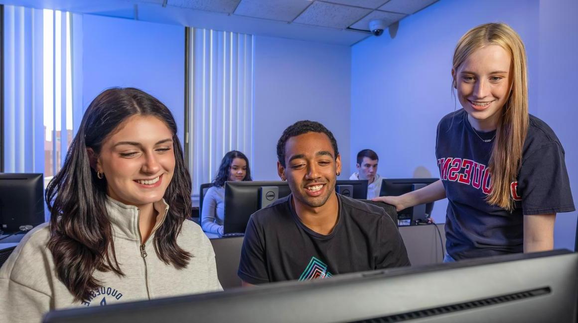Duquesne undergraduate students in the computer lab